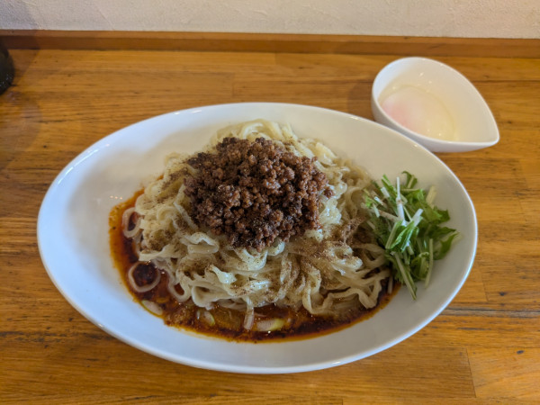 「大盛り温玉辛シビ汁なし担担麺」@らーめん専門 うしおととりの写真