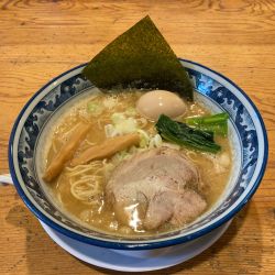 熟成豚骨しょうゆ　味玉トッピング