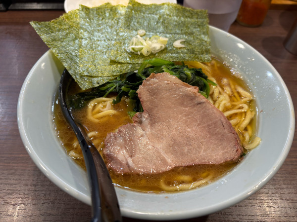 「ラーメン950円 麺増し150円 ライス150円」@横浜家系らーめん侍 渋谷本店の写真