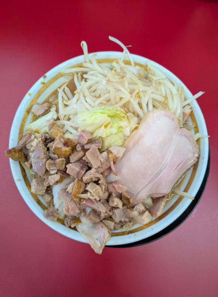 「野菜ラーメン + SNSサービス豚こまチャ」@との丸家 小山店の写真