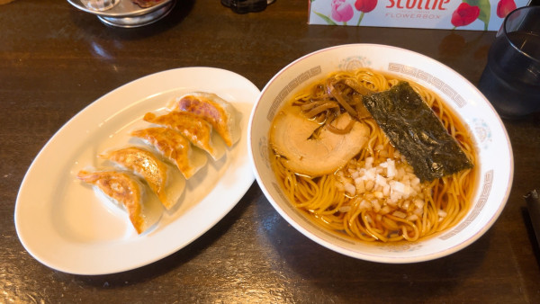 「ラーメン＋餃子」@ラーメン専門 しょうしょうの写真