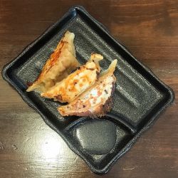 餃子(3個) 200円