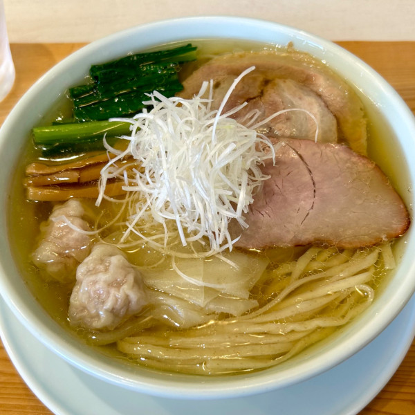 「塩煮干し わんたん入り」@青森中華そば オールウェイズの写真