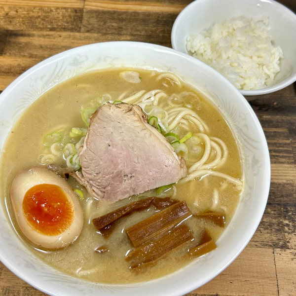 「こく塩＋無料ライス」@長尾中華そば 青森駅前店の写真