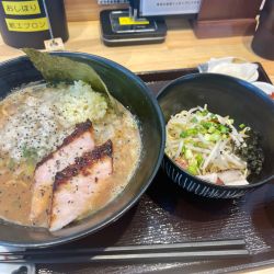 濃厚醤油ラーメン  (味変あり)