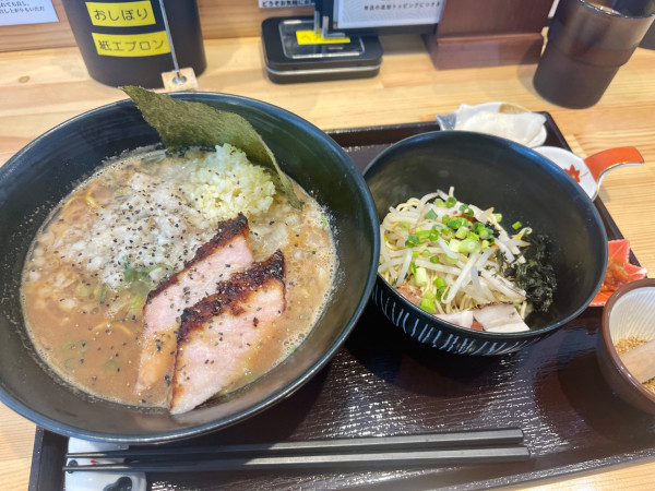 「濃厚醤油ラーメン  (味変あり)」@猫ニ叉タビの写真