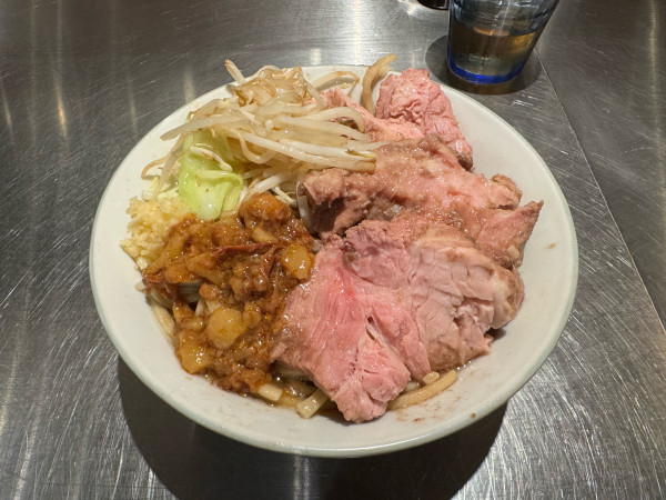 「らーめん+肉増し」@成城贅肉店の写真