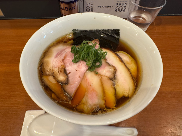 「醤油チャーシューラーメン」@自家製手もみ麺 鈴ノ木の写真