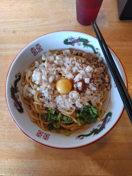 「背脂そば　にんにくなし　ガチャ　半ライス」@葵春堂の写真