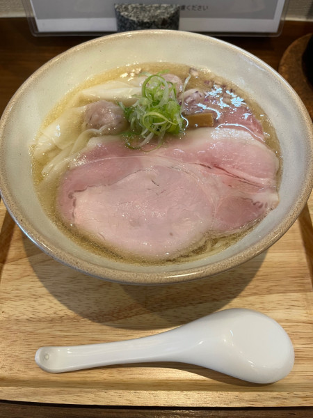 「煮干し塩そば」@らぁ麺すずむしの写真