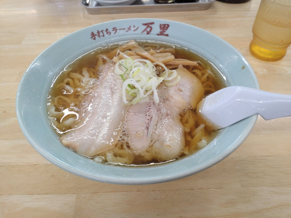 「手打ちラーメン＋餃子」@手打ちラーメン 万里の写真