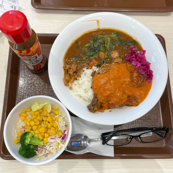 「ほうれん草バターチキンソースカレー」@すき家 茅場町駅前店の写真