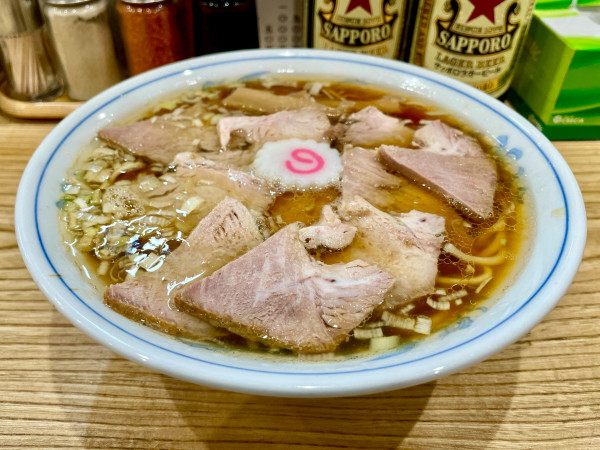 「サッポロ赤星２本＋青菜皿＋メンマ皿→ チャーシューメン」@らーめん 高尾の写真