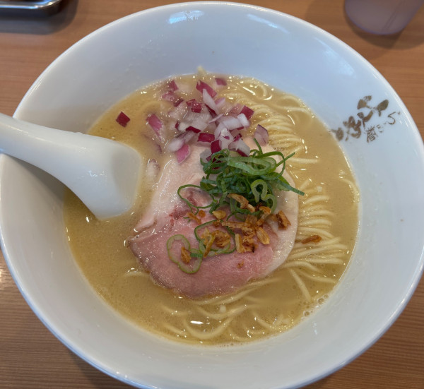 「鶏白湯らぁ麺」@らぁ麺 はやし田 横浜店の写真