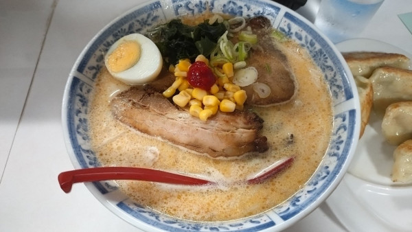 「ちゃーしゅー白みそらーめん(中盛・メンマ抜・1200円)」@手打ラーメン 暖宝の写真