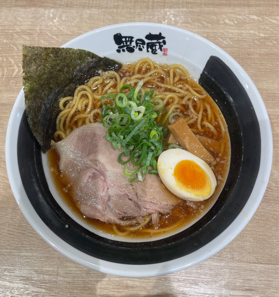 「あごだし新潟醤油（880円）」@越後秘蔵麺 無尽蔵 コロワ甲子園店の写真