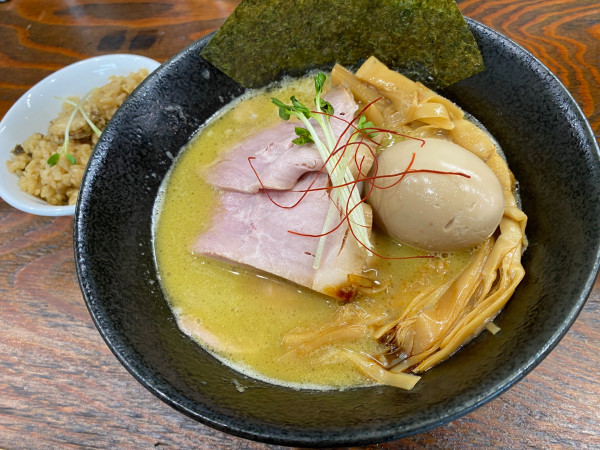 「牡蠣ソバ貝めしセット（チャーシュー＋メンマ＋味玉）」@貝だしラーメン 貝ガラ屋 町田の写真
