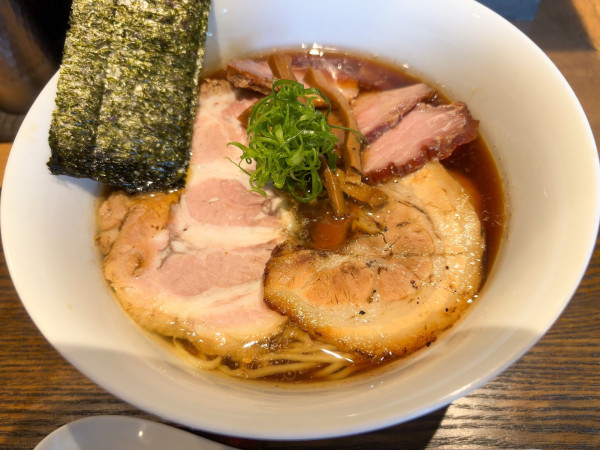 「特上醤油らぁ麺」@らぁ麺や 嶋の写真