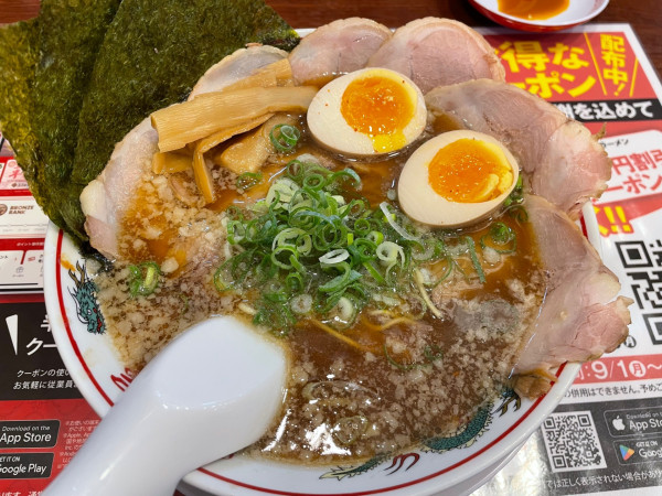 「京都背脂醤油全部のせラーメン　￥１１００（税込）」@京都北白川ラーメン魁力屋 大府店の写真