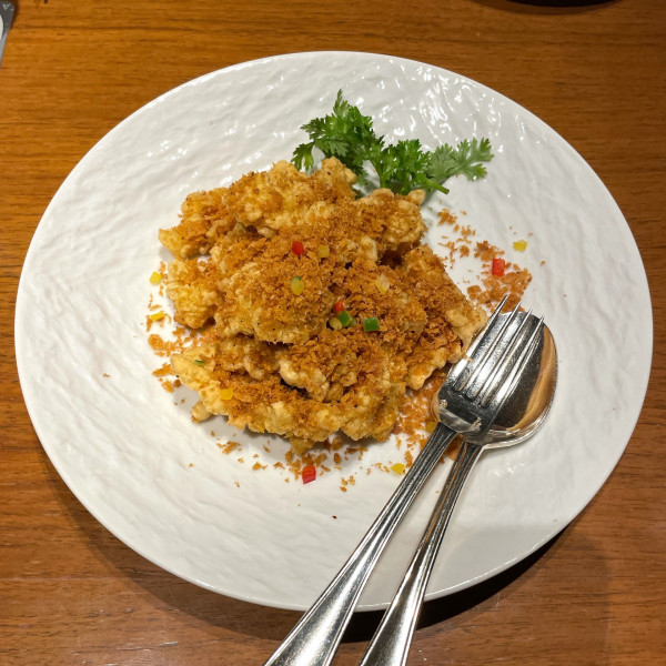 「金沙魷片（イカのカレー風味揚げガーリックスパイシーソルト）」@中国料理 王朝 ヒルトン東京の写真