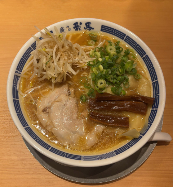 「ワンタン中華そば（1200円）」@廣島我馬 六甲道駅北店の写真