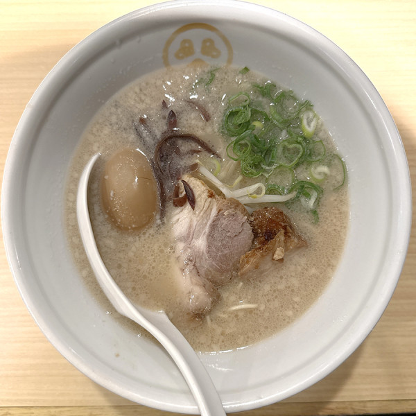 「豚骨ラーメン（バリカタ）＋煮玉子」@TOKYO豚骨BASE MADE by 博多一風堂 大宮店の写真