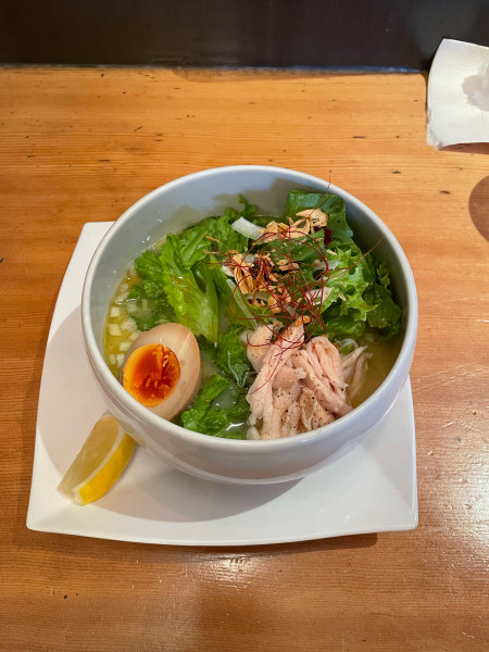 「鶏白湯塩そば」@蔭山樓の写真