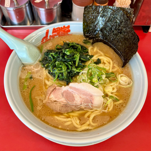 「醤油ラーメン〝中盛〟」@ラーメン山岡家 山形青田店の写真