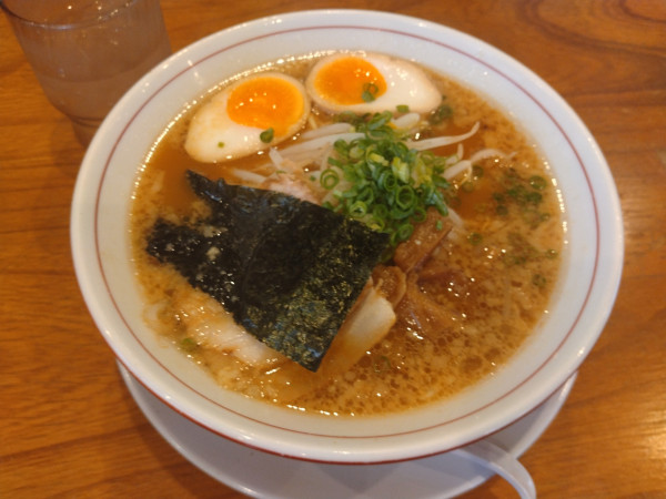 「豚骨醤油味玉ラーメン¥950-」@ぜいたくラーメン 福一 善通寺店の写真
