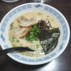 白とんこつラーメン