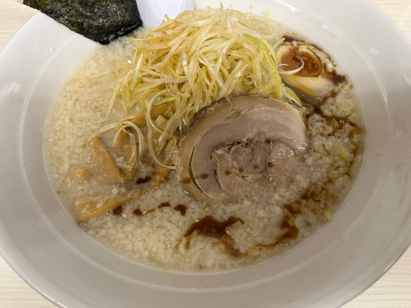 「塩豚骨大盛白ネギ」@ラーメン専科 めん吉の写真