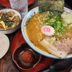 辛味噌ら～めん880円 寅まんま300円