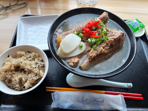 「【祝800店】ソーキそば定食　中　肉マシ」@ちゅら食堂の写真