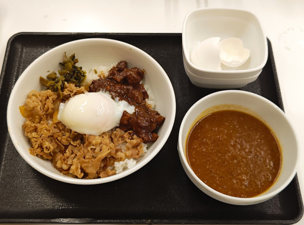 「魯珈カレールー・牛魯肉飯」@吉野家 馬喰町店の写真