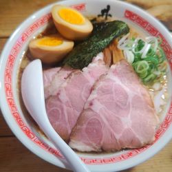 特背脂醤油らぁめん