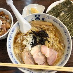 背脂煮干しラーメン肉飯海苔ニンニク