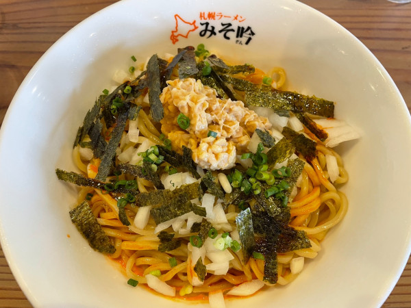 「冷やし炎炎納豆麺　￥７００」@札幌ラーメン みそ吟 九之坪店の写真