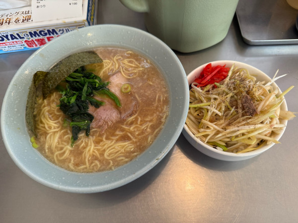 「サービスラーメン・ネギ丼」@ラーメンショップ 椿 玉造店の写真