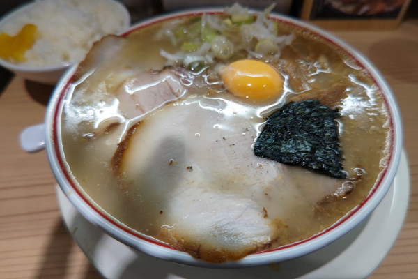 「特製中華そば」@東京煮干中華そば 三三㐂 大森の写真