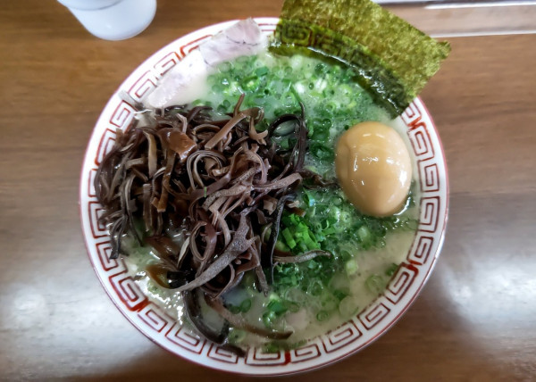 「ネギチャーシューメン+味付けたまご+きくらげ」@博多長浜らーめんもりやの写真