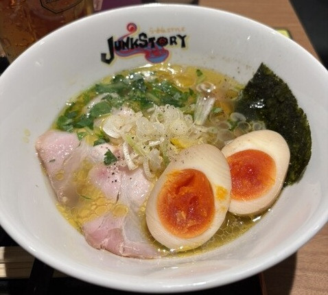 「塩のキラメキ」@らーめんSTYLE JUNK STORY 阪急三番街店の写真