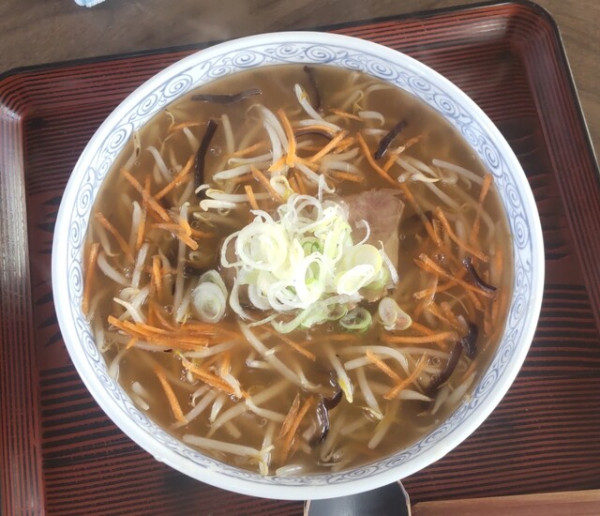 「もやしラーメン 850円 ・あんかけ正油味」@まるみ食堂の写真