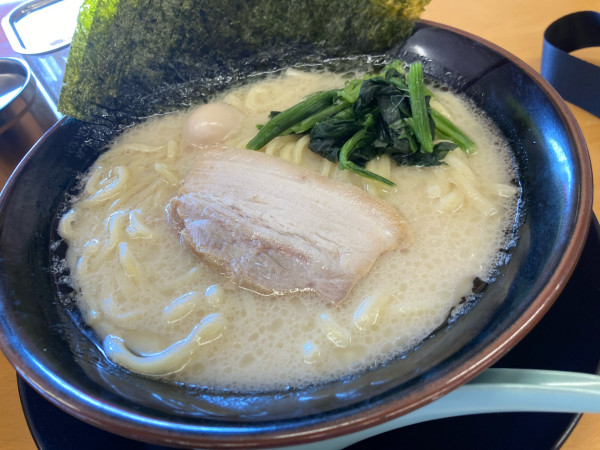 「塩ラーメン🉐パスポートのり増し」@横浜家系ラーメン 宮本商店 ひたちなか店の写真