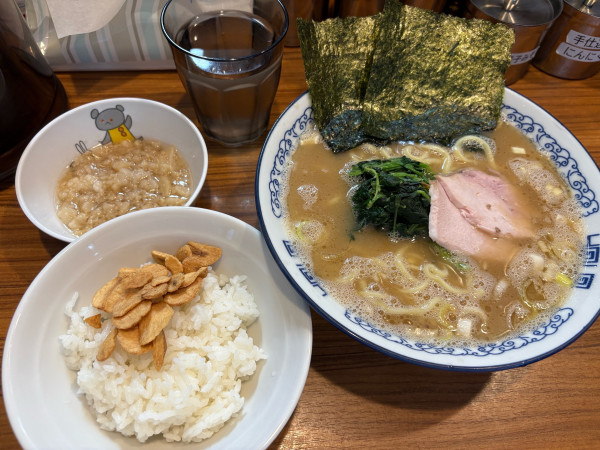 「ラーメン」@横浜豚骨醤油ラーメン YOLOの写真