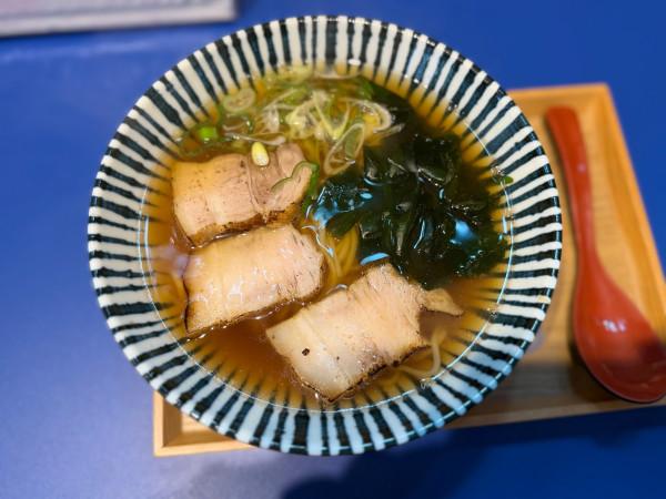 「正油ラーメン 950円」@ラーメン となりの写真