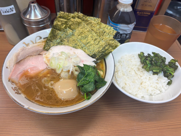 「上特選ラーメンかためおおめ　ライス中」@麺家 たいせいの写真