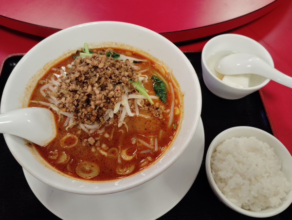 「担々麺　　　1180円 税抜  1298円税込」@中国家庭料理 神洲之華の写真