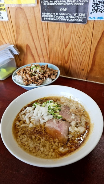 「背脂煮干しラーメンとチャーシュー丼（大）」@麺屋 結の写真