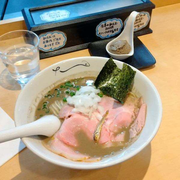 「#純煮干 #1000円 #追いニボ蓮華 #50円」@煮干中華そば 結。の写真