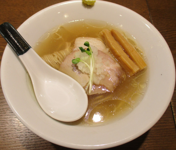 「牡蠣の塩ラーメン　950円」@RAMEN and TSUKEMEN Number.6の写真